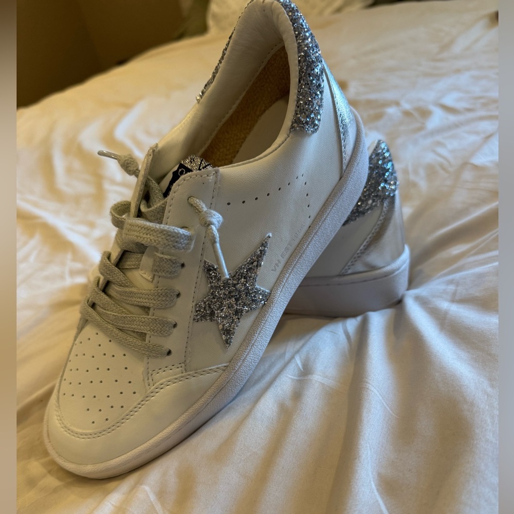 Vintage Havana never worn white and silver sparkle 7.5